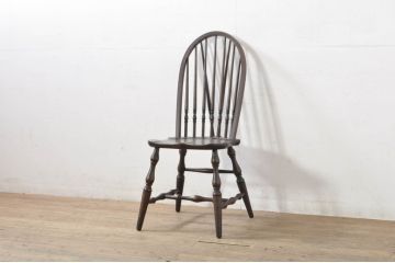 中古　深みのある色と上品なシルエットが素敵なフープバックチェア(板座チェア、ダイニングチェア、アームレスチェア、ウィンザーチェア、ウインザーチェア、椅子、イス)(R-080006)