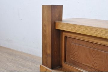 和製ビンテージ　総欅(ケヤキ)材　引き戸も凝ったデザインの小さいながらも重厚な置き床(置床、ローボード、リビングボード、テレビ台、テレビボード、収納棚、戸棚、ヴィンテージ)(R-080020)