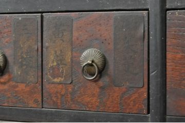 和製アンティーク　激レア!!　博物館クラス　最高のコンディション!!　前面欅(ケヤキ)材　玉杢　　銅金具　使い込まれた風合いが味わい深い二段重ねの薬箪笥(百目箪笥、薬タンス、小間物箪笥、引き出し、小物収納、店舗什器、チェスト)(R-080021)