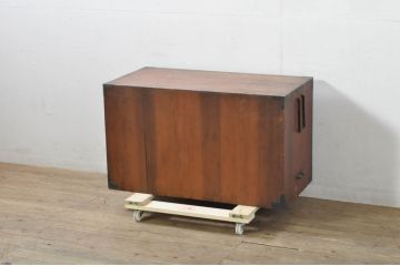 和製アンティーク　上手物　前面欅(ケヤキ)材　上杢　漆塗り　時代の流れを感じる佇まいが趣深い作りの良い会津箪笥ローボード(時代箪笥、アンティーク箪笥、和たんす、衣装タンス、引き出し、収納箪笥、テレビ台、テレビボード、サイドボード)(R-080022)