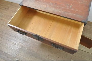 和製アンティーク　上手物　前面欅(ケヤキ)材　上杢　漆塗り　時代の流れを感じる佇まいが趣深い作りの良い会津箪笥ローボード(時代箪笥、アンティーク箪笥、和たんす、衣装タンス、引き出し、収納箪笥、テレビ台、テレビボード、サイドボード)(R-080022)