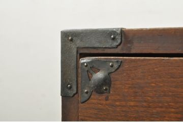和製アンティーク　上手物　前面欅(ケヤキ)材　上杢　漆塗り　時代の流れを感じる佇まいが趣深い作りの良い会津箪笥ローボード(時代箪笥、アンティーク箪笥、和たんす、衣装タンス、引き出し、収納箪笥、テレビ台、テレビボード、サイドボード)(R-080022)