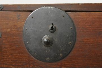 和製アンティーク　上手物　前面欅(ケヤキ)材　上杢　漆塗り　時代の流れを感じる佇まいが趣深い作りの良い会津箪笥ローボード(時代箪笥、アンティーク箪笥、和たんす、衣装タンス、引き出し、収納箪笥、テレビ台、テレビボード、サイドボード)(R-080022)