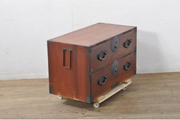和製アンティーク　上手物　前面欅(ケヤキ)材　上杢　漆塗り　時代の流れを感じる佇まいが趣深い作りの良い会津箪笥ローボード(時代箪笥、アンティーク箪笥、和たんす、衣装タンス、引き出し、収納箪笥、テレビ台、テレビボード、サイドボード)(R-080023)