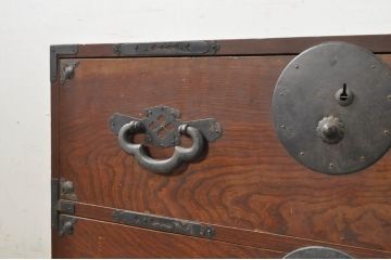 和製アンティーク　上手物　前面欅(ケヤキ)材　上杢　漆塗り　時代の流れを感じる佇まいが趣深い作りの良い会津箪笥ローボード(時代箪笥、アンティーク箪笥、和たんす、衣装タンス、引き出し、収納箪笥、テレビ台、テレビボード、サイドボード)(R-080023)
