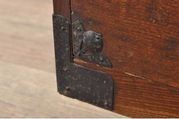 和製アンティーク　上手物　前面欅(ケヤキ)材　上杢　漆塗り　時代の流れを感じる佇まいが趣深い作りの良い会津箪笥ローボード(時代箪笥、アンティーク箪笥、和たんす、衣装タンス、引き出し、収納箪笥、テレビ台、テレビボード、サイドボード)(R-080023)