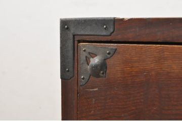 和製アンティーク　上手物　前面欅(ケヤキ)材　上杢　漆塗り　時代の流れを感じる佇まいが趣深い作りの良い会津箪笥ローボード(時代箪笥、アンティーク箪笥、和たんす、衣装タンス、引き出し、収納箪笥、テレビ台、テレビボード、サイドボード)(R-080023)