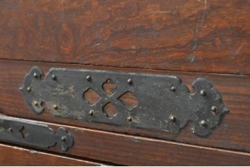 和製アンティーク　上手物　前面欅(ケヤキ)材　上杢　漆塗り　時代の流れを感じる佇まいが趣深い作りの良い二段重ね会津箪笥(時代箪笥、アンティーク箪笥、和たんす、衣装タンス、収納箪笥、引き出し)(R-080024)