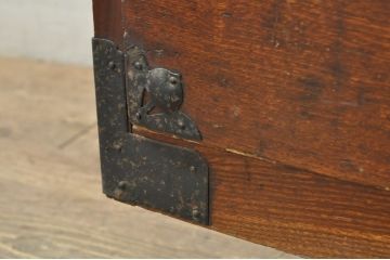 和製アンティーク　上手物　前面欅(ケヤキ)材　上杢　漆塗り　時代の流れを感じる佇まいが趣深い作りの良い二段重ね会津箪笥(時代箪笥、アンティーク箪笥、和たんす、衣装タンス、収納箪笥、引き出し)(R-080024)