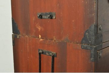 和製アンティーク　上手物　前面欅(ケヤキ)材　上杢　漆塗り　時代の流れを感じる佇まいが趣深い作りの良い二段重ね会津箪笥(時代箪笥、アンティーク箪笥、和たんす、衣装タンス、収納箪笥、引き出し)(R-080024)