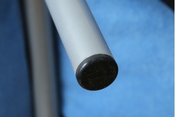 中古　フランス　Ligne Roset(リーン・ロゼ)　ROSETCalin(ロゼカラン)　張り地Lランク　専用イージーカバー付き　12段階リクライニング付き　おしゃれなスチールレッグの1Pソファ　定価約30万円相当　(R-080030)