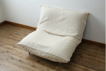 中古　フランス　Ligne Roset(リーン・ロゼ)　ROSETCalin(ロゼカラン)　張り地Lランク　専用イージーカバー付き　12段階リクライニング付き　おしゃれなスチールレッグの1Pソファ　定価約30万円相当　(R-080030)