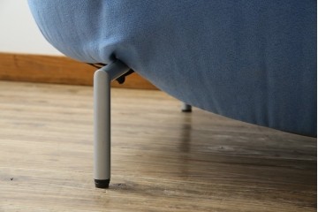 中古　フランス　Ligne Roset(リーン・ロゼ)　ROSETCalin(ロゼカラン)　張り地Lランク　専用イージーカバー付き　12段階リクライニング付き　おしゃれなスチールレッグの1Pソファ　定価約30万円相当　(R-080030)