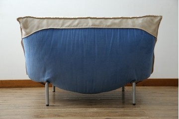 中古　フランス　Ligne Roset(リーン・ロゼ)　ROSETCalin(ロゼカラン)　張り地Lランク　専用イージーカバー付き　12段階リクライニング付き　おしゃれなスチールレッグの1Pソファ　定価約30万円相当　(R-080030)