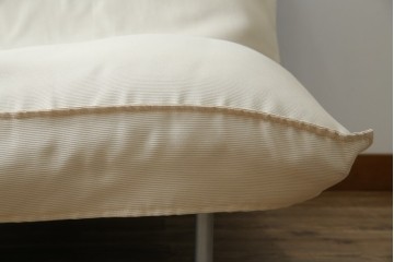 中古　フランス　Ligne Roset(リーン・ロゼ)　ROSETCalin(ロゼカラン)　張り地Lランク　専用イージーカバー付き　12段階リクライニング付き　おしゃれなスチールレッグの1Pソファ　定価約30万円相当　(R-080030)