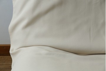 中古　フランス　Ligne Roset(リーン・ロゼ)　ROSETCalin(ロゼカラン)　張り地Lランク　専用イージーカバー付き　12段階リクライニング付き　おしゃれなスチールレッグの1Pソファ　定価約30万円相当　(R-080030)