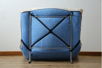 中古　フランス　Ligne Roset(リーン・ロゼ)　ROSETCalin(ロゼカラン)　張り地Lランク　専用イージーカバー付き　12段階リクライニング付き　おしゃれなスチールレッグの1Pソファ　定価約30万円相当　(R-080030)