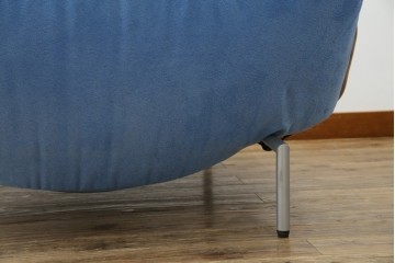 中古　フランス　Ligne Roset(リーン・ロゼ)　ROSETCalin(ロゼカラン)　張り地Lランク　専用イージーカバー付き　12段階リクライニング付き　おしゃれなスチールレッグの1Pソファ　定価約30万円相当　(R-080030)