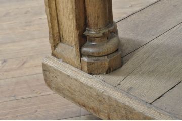 フランスアンティーク　オーク材　彫刻装飾がアクセントの引き伸ばし式の展示台(作業台、飾り台、花台、陳列台、伸縮式テーブル、伸長式、店舗什器、カウンターテーブル、ライブラリーテーブル、ディスプレイ)(R-080033)
