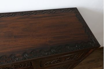 中古　美品　軽井沢彫り　細やかな彫り込みが目を引く下駄箱(シューズボックス、収納棚、戸棚、靴箱、玄関収納)(R-080038)