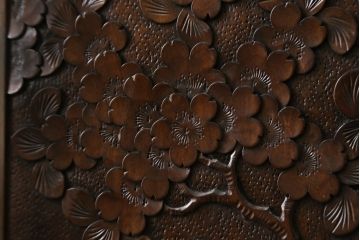 中古　美品　軽井沢彫り　細やかな彫り込みが目を引く下駄箱(シューズボックス、収納棚、戸棚、靴箱、玄関収納)(R-080038)