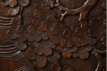 中古　美品　軽井沢彫り　細やかな彫り込みが目を引く下駄箱(シューズボックス、収納棚、戸棚、靴箱、玄関収納)(R-080038)