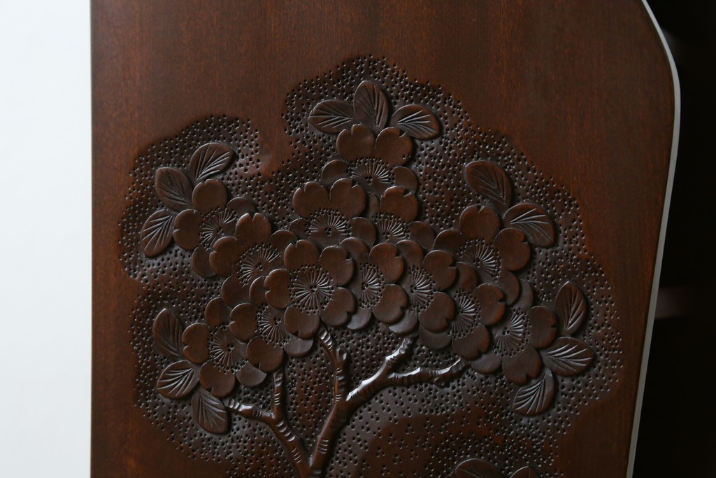 中古　美品　軽井沢彫り　繊細な桜の彫刻が美しいスリッパラック　(R-080039)