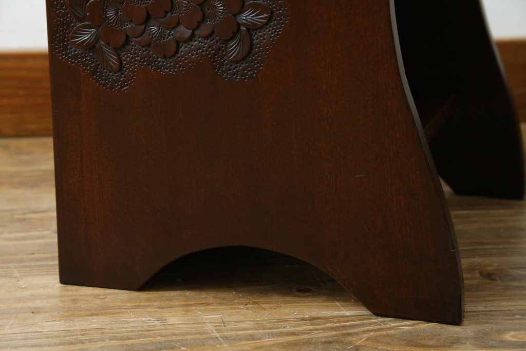 中古　美品　軽井沢彫り　繊細な桜の彫刻が美しいスリッパラック　(R-080039)