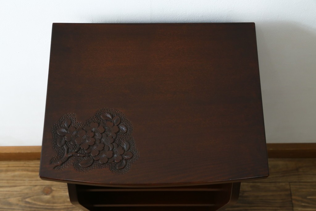 中古　美品　軽井沢彫り　繊細な桜の彫刻が美しいスリッパラック　(R-080039)