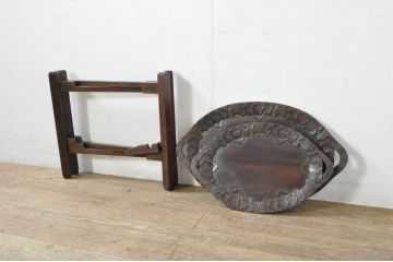 中古　美品　軽井沢彫り　縁取りとして施された桜の彫刻がアクセントのトレー(お盆)付きサイドテーブル(ナイトテーブル、花台、飾り台)(R-080040)