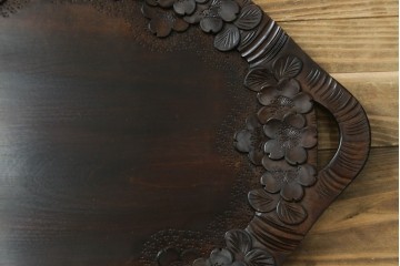 中古　美品　軽井沢彫　天板が取り外せてトレーとしても使えて便利!　桜の彫刻がアクセントのサイドテーブル　(R-080040)