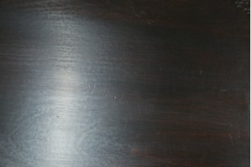 中古　美品　軽井沢彫　天板が取り外せてトレーとしても使えて便利!　桜の彫刻がアクセントのサイドテーブル　(R-080040)