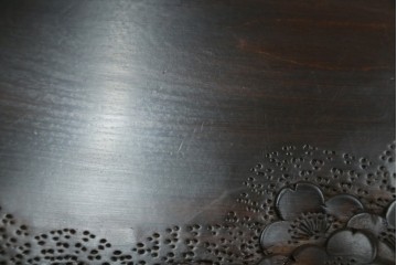 中古　美品　軽井沢彫　天板が取り外せてトレーとしても使えて便利!　桜の彫刻がアクセントのサイドテーブル　(R-080040)