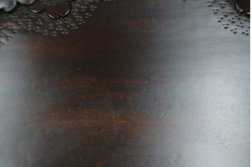 中古　美品　軽井沢彫　天板が取り外せてトレーとしても使えて便利!　桜の彫刻がアクセントのサイドテーブル　(R-080040)