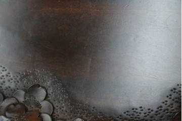 中古　美品　軽井沢彫　天板が取り外せてトレーとしても使えて便利!　桜の彫刻がアクセントのサイドテーブル　(R-080040)
