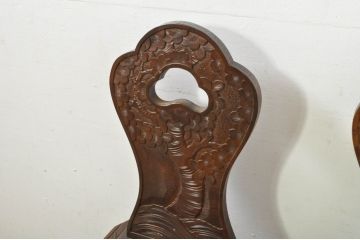 中古　軽井沢彫り　桜　贅沢な総彫り仕上げの板座チェア2脚セット(ダイニングチェア、アームレスチェア、椅子、イス、バラ売り可能)(R-080042)