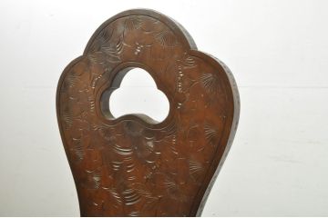 中古　軽井沢彫り　桜　贅沢な総彫り仕上げの板座チェア2脚セット(ダイニングチェア、アームレスチェア、椅子、イス、バラ売り可能)(R-080042)