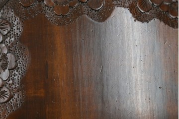 中古　軽井沢彫り　桜の総彫り仕上げが見事な板座チェア2脚セット　(R-080042)