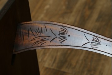中古　軽井沢彫り　桜の総彫り仕上げが見事な板座チェア2脚セット　(R-080042)
