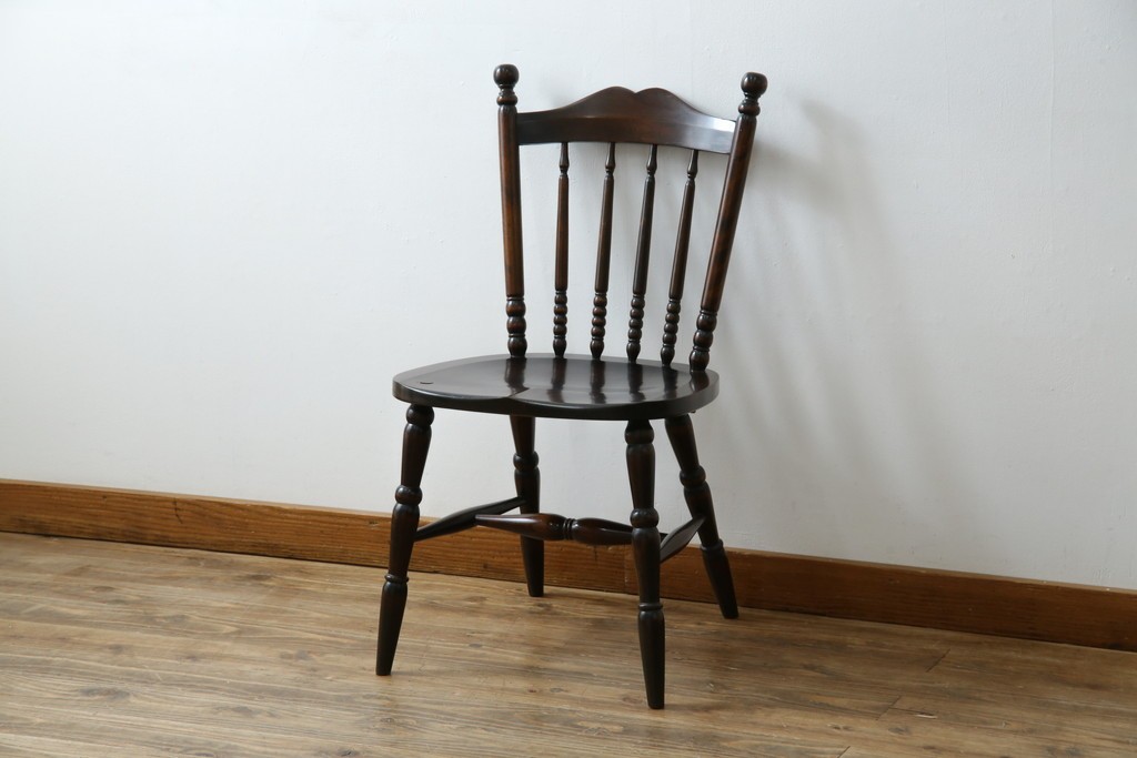 中古　北海道民芸家具　クラシカルな雰囲気を醸し出すスピンドルチェア　(R-080044)