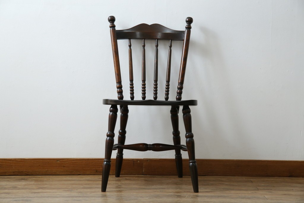中古　北海道民芸家具　クラシカルな雰囲気を醸し出すスピンドルチェア　(R-080044)