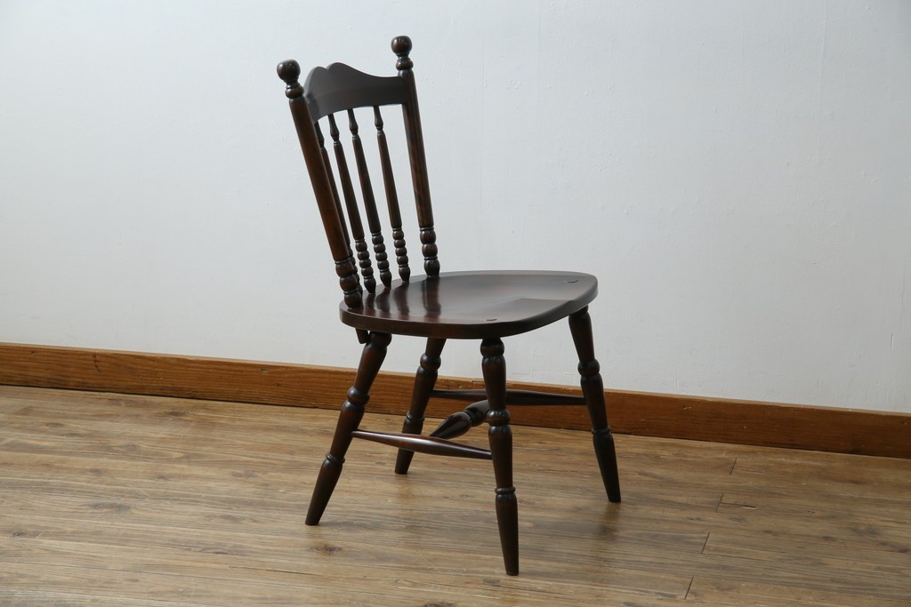 中古　北海道民芸家具　クラシカルな雰囲気を醸し出すスピンドルチェア　(R-080044)
