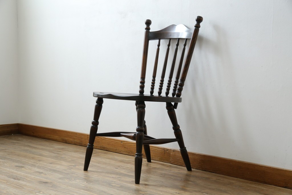 中古　北海道民芸家具　クラシカルな雰囲気を醸し出すスピンドルチェア　(R-080044)