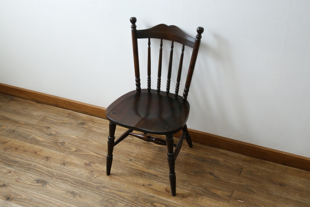 中古　北海道民芸家具　クラシカルな雰囲気を醸し出すスピンドルチェア　(R-080044)