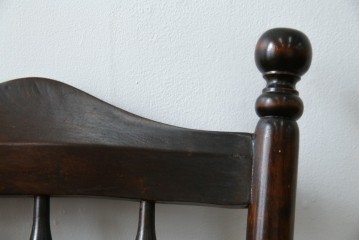 中古　北海道民芸家具　クラシカルな雰囲気を醸し出すスピンドルチェア　(R-080044)