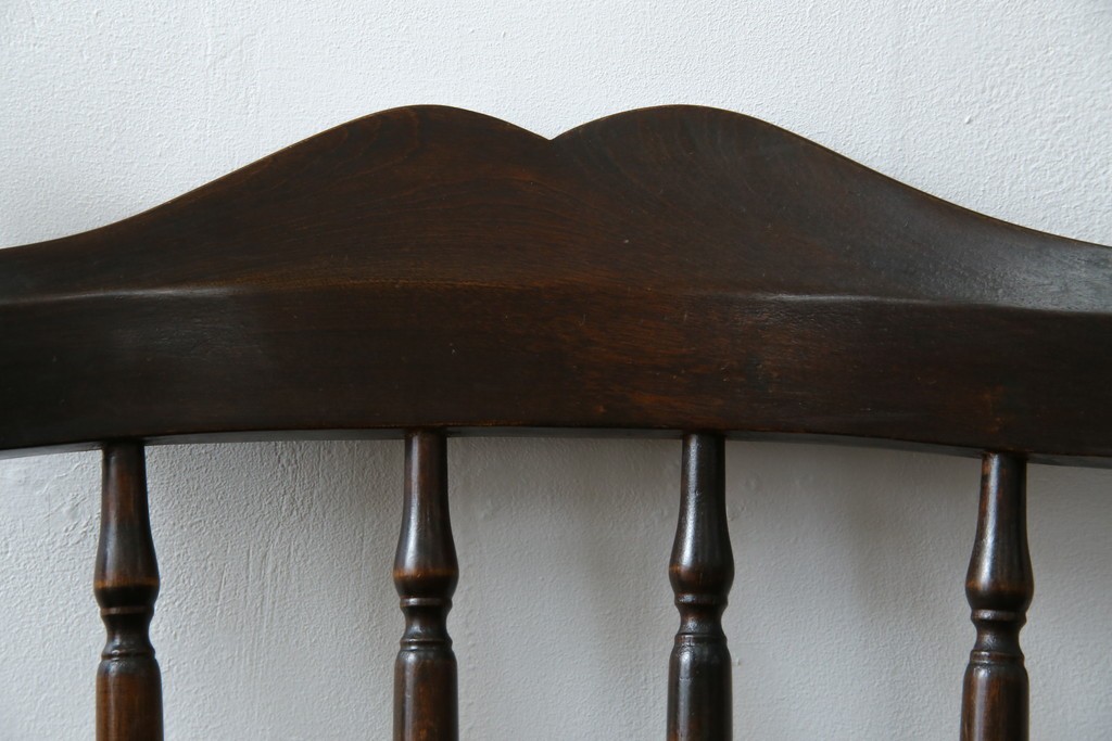 中古　北海道民芸家具　クラシカルな雰囲気を醸し出すスピンドルチェア　(R-080044)