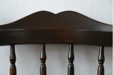 中古　北海道民芸家具　クラシカルな雰囲気を醸し出すスピンドルチェア　(R-080044)