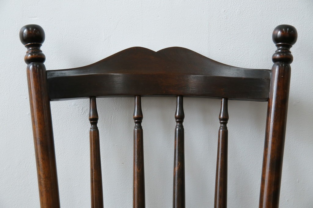 中古　北海道民芸家具　クラシカルな雰囲気を醸し出すスピンドルチェア　(R-080044)