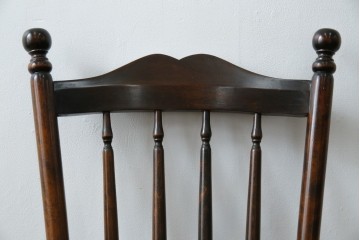 中古　北海道民芸家具　クラシカルな雰囲気を醸し出すスピンドルチェア　(R-080044)