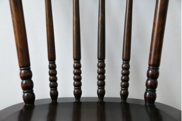 中古　北海道民芸家具　クラシカルな雰囲気を醸し出すスピンドルチェア　(R-080044)